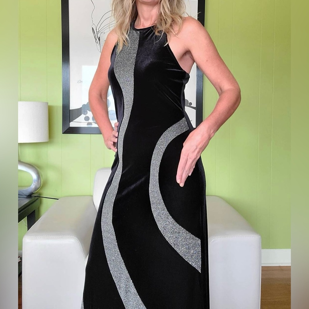 Vintage Black Velvet Shimmer
Maxi Dress Halter Neckline
Cutout Back Sleeveless